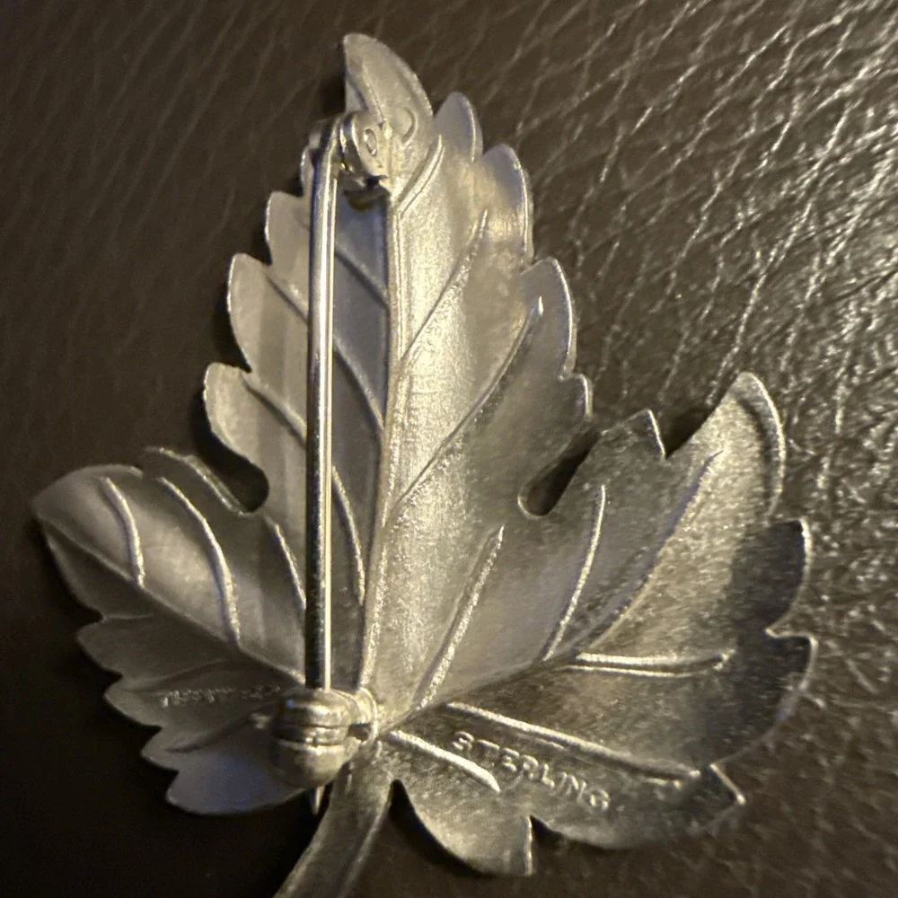 Vintage Authentic TIFFANY & CO 925 Sterling Silver Maple Leaf Brooch.  68